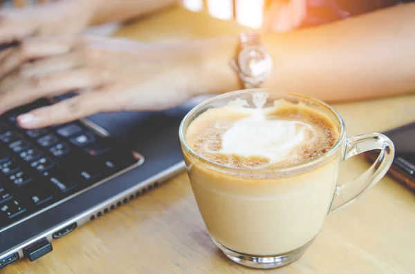 Xícara Café Mesa Madeira Com Espaço Escritório Labtop — Fotografia de Stock