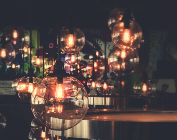 Красивий декор ретро лампочки, вінтажний стиль — стокове фото