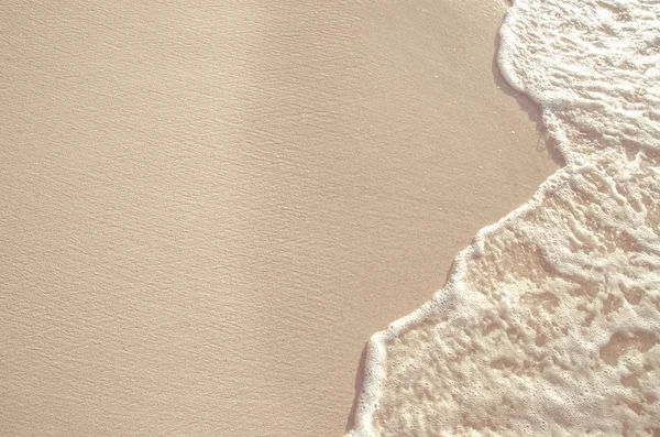 Песчаный пляж вода фон — стоковое фото