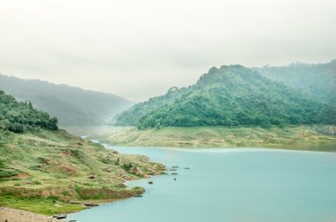 Dağ Manzaralı Peyzaj ve göl