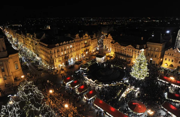 プラハの旧市街広場クリスマス時 ロイヤリティフリーのストック画像