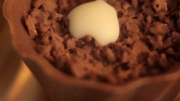 巧克力糖果的微距拍摄. — 图库视频影像