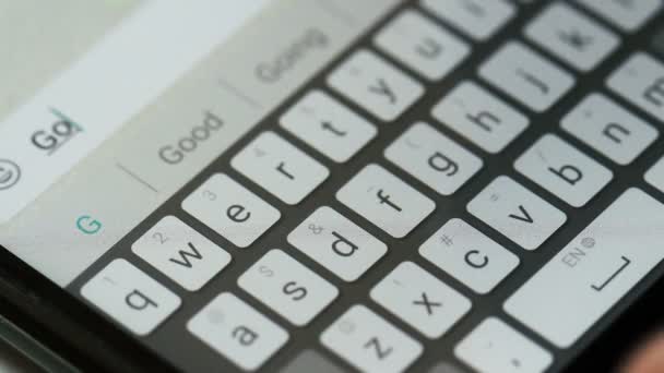 Dactylographier message sur téléphone mobile vous me manquez .