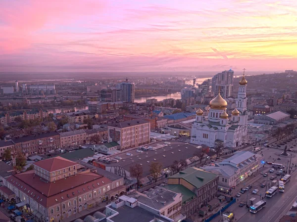 Rostov-on-Don, Ryssland - 2019: Domkyrkan uppifrån Stockbild