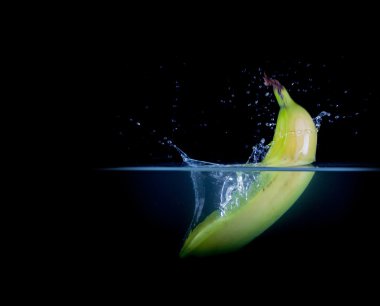 Meyve Splashing wate içine