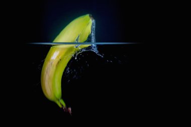 Meyve Splashing wate içine