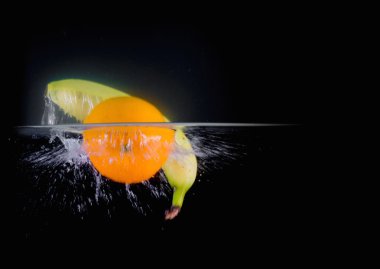 Meyve Splashing wate içine