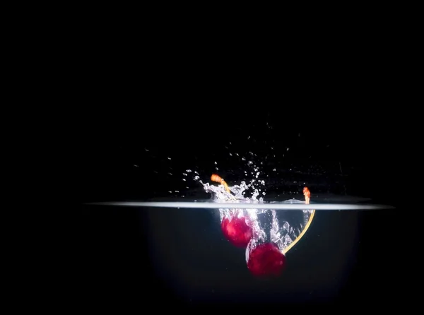 Meyve Splashing wate içine