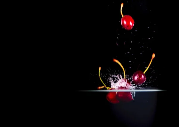 Meyve Splashing wate içine