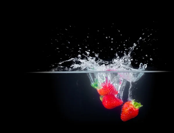 Meyve Splashing wate içine