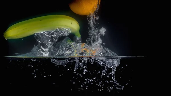 Fruit Splashing in wate — Foto Stock