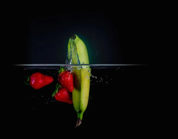 Fruit Splashing in wate — Foto Stock
