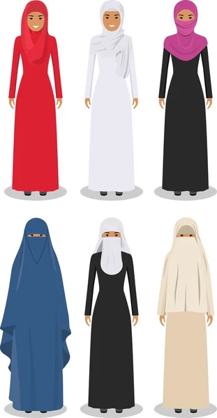 Conjunto de diferentes mujeres árabes de pie en la ropa árabe musulmana tradicional aislada sobre fondo blanco en estilo plano. Árabe tradicional musulmán, ropa árabe, vestido árabe oriental. Vector — Vector de stock