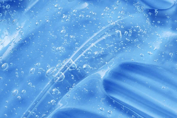 Un tampone di gel blu. Disinfettante antibatterico per campione di igiene. Texture gelatinosa con collagene e bolle. Cosmetica bellezza della pelle texture del prodotto. Gel per la cura della pelle macchia trasparente. — Foto Stock