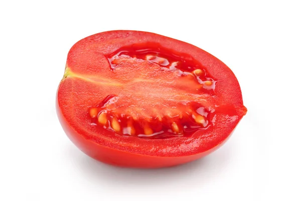 Metade do tomate italiano San Marzano isolado sobre fundo branco com sombra natural, tiro de estúdio, corte de tomate — Fotografia de Stock
