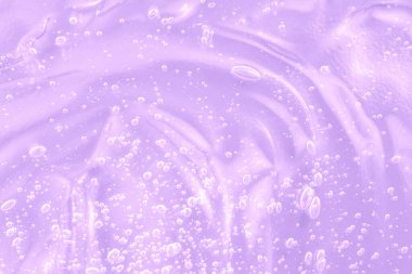 Jel serumu sıvısı, kolajen ve retinollü krem, seramik örneği. Retinol ve seramitle birlikte Hyaluronic asit toneri, reçel desenli kozmetik ürün. Pembe maske lekesi.