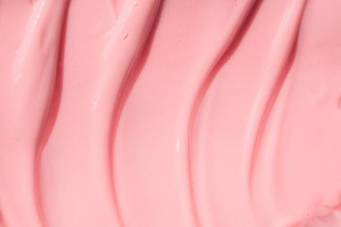 Nemlendirici güzellik kremi, merhem örneği, pembe boya, yoğurt dokusu. Şeftali kremi, nemlendirici, şampuan, güneş kremi, makyaj malzemesi. Kremsi pembe cilt losyonu. Yakın çekim ürünü..