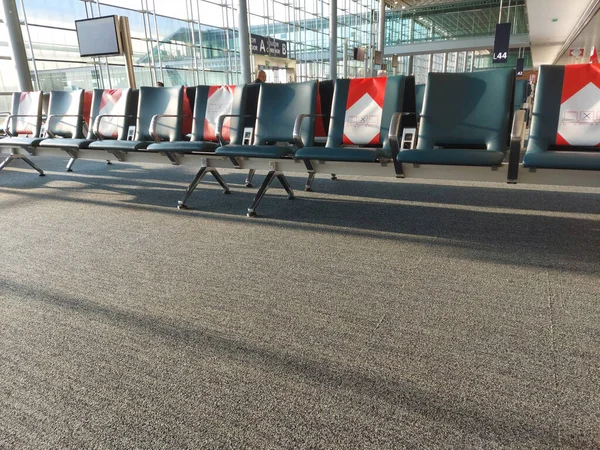 2021年法国 法国巴黎 法国戴高乐机场 由于流感大爆发 没有坐在椅子上签名 — 图库照片