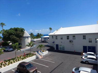 Philipsburg, Sint Maarten 24 Nisan 2021 Sint Maarten 'de güneşli bir gün, Flamingo Beach Resort manzaralı