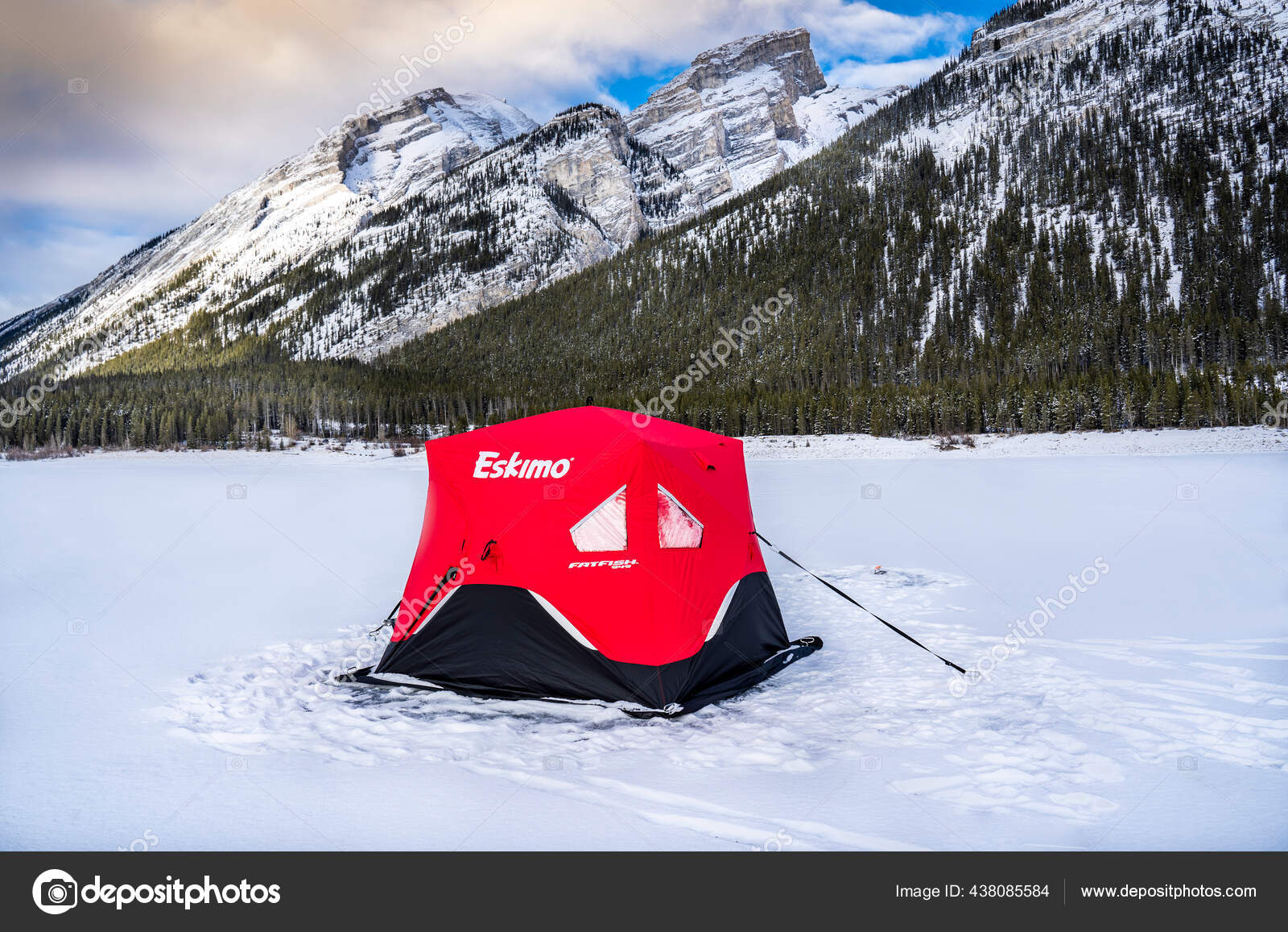 December 2020 Spray Lakes Alberta Canada Eskimo Ice Fishing Tent – Stock  Editorial Photo © Rcliff #438085584