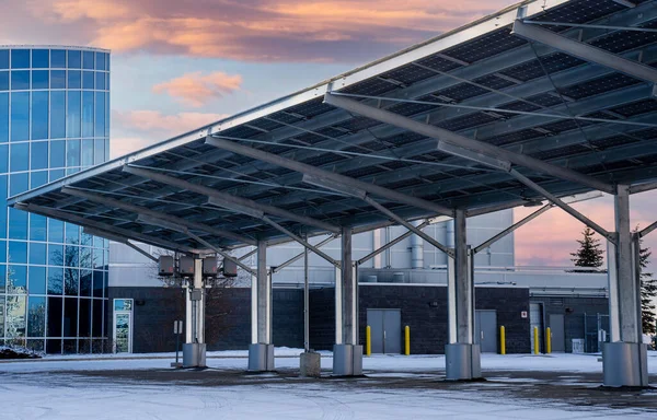 Sol Carport För Produktion Förnybar Energi Och Laddning Elfordon Ett — Stockfoto