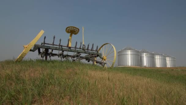 Dél Alberta Kanada Július 2021 Panning Motion Vintage Farming Equipment — Stock videók