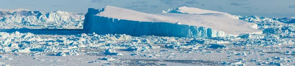 格陵兰冰海上的冰山 — 图库照片