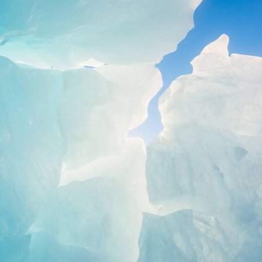 Donmuş denizdeki buzdağı, Grönland