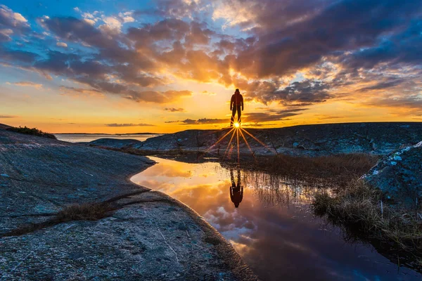 View Man Backpack Standing Rocks Coastal Inlet Dawn — Stock Photo, Image