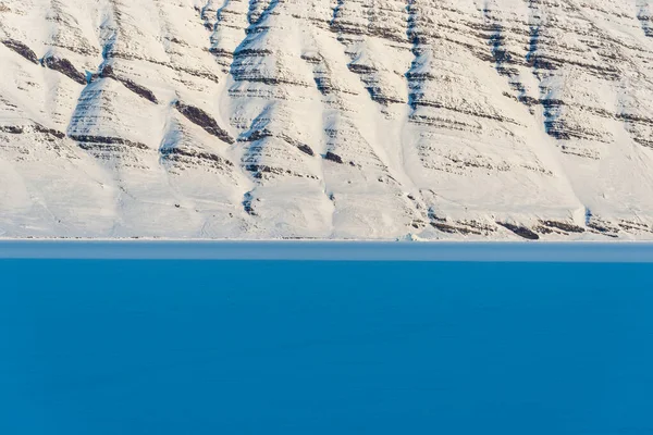 Vista Sobre Superfície Neve Fundo Branco — Fotografia de Stock