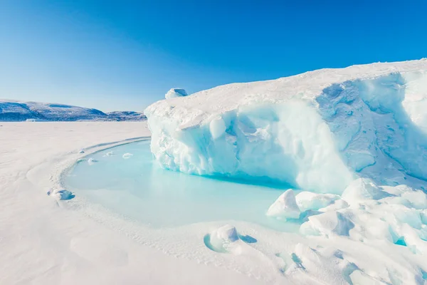 凍った海の氷山 グリーンランド — ストック写真