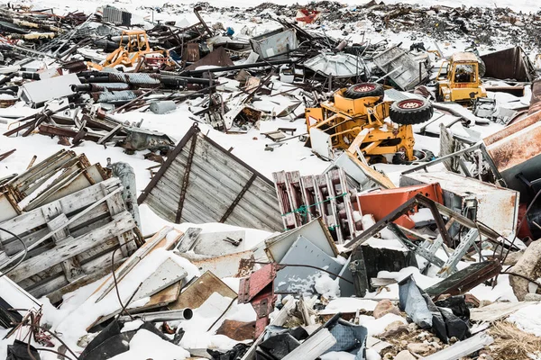 Scrap Yard Ricoperto Neve — Foto Stock