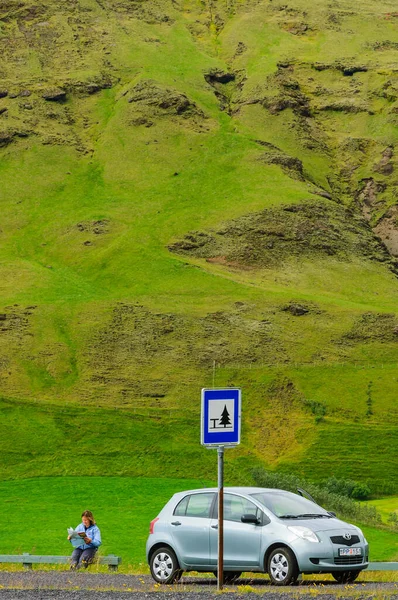 Vik Iceland July 2006 Car Parked Rest Area Sign Woman — Stock Photo, Image