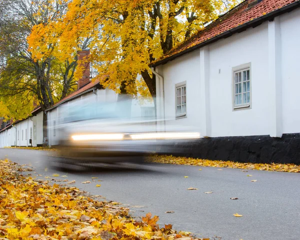 Conducción Coches Edificio Pasado Suecia — Foto de Stock