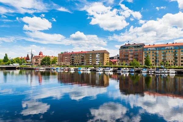 Halmstad Suécia Junho 2020 Edifícios Cidade Halmstad Frente Rio Tranquilo — Fotografia de Stock