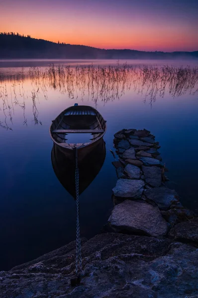 Roeiboot Bij Stilstaand Meer Ochtend Lake Zweden — Stockfoto