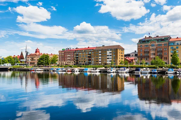 Halmstad Sweden Июня 2020 Года Здания Городе Хальмстад Перед Рекой — стоковое фото