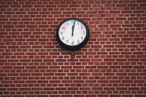 Vue Vieille Horloge Sur Mur Briques — Photo