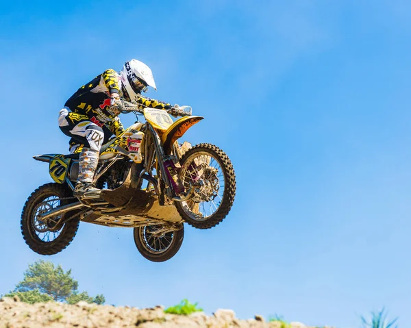 MOLNDAL, SWEDEN - 1 Mayıs 2013: Motokros motosiklet sürücüleri