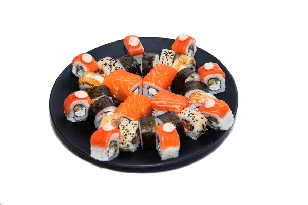 Diferentes Tipos Rollos Sushi Plato Negro Aislado Sobre Fondo Blanco — Foto de Stock