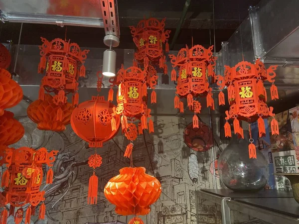 鮮やかな赤の美しい中国の提灯 ロイヤリティフリーのストック画像