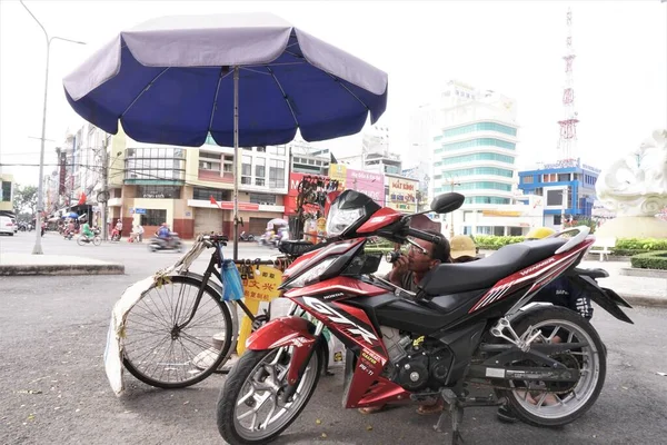 Roadside Motocycle Repair — Stock Photo, Image