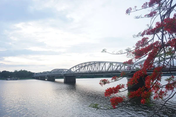 ベトナムのトゥロン ティエン橋 — ストック写真