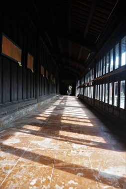 Sahne Kral Tu Duc 'un mezarında çekildi.