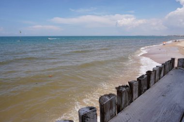 Cam Binh plajında güzel bir manzara