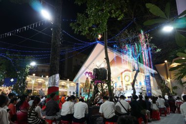 Vietnam kilisesinde Noel kutlaması