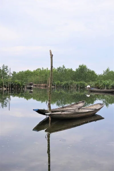 ラグーンの漁船 — ストック写真