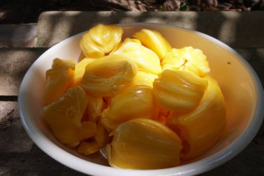 Olgun ve güzel kokulu sarı kaya meyvesi mevsimi