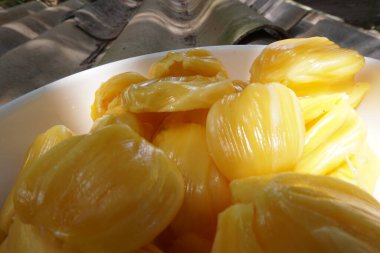 Olgun ve güzel kokulu sarı kaya meyvesi mevsimi