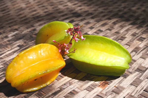 Carambola Também Conhecida Como Fruto Estrela Dedos Fruto Averrhoa Carambola — Fotografia de Stock